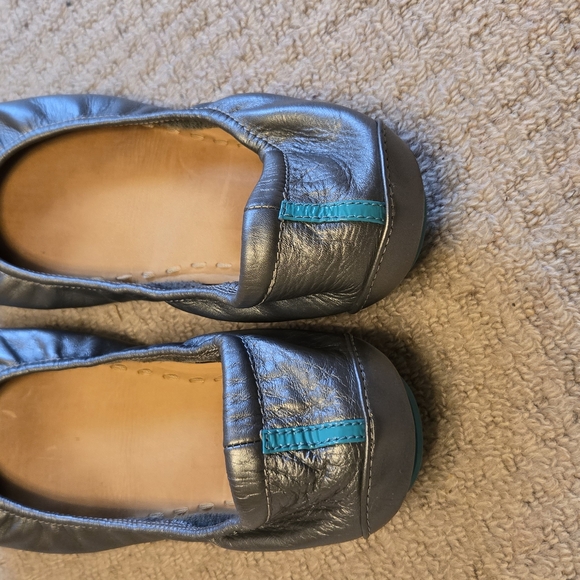 Tieks Silver Ballet Flats Size 10 - Picture 2 of 8